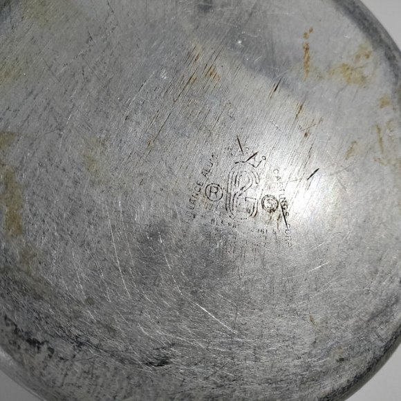 Vintage Miracle Maid Cast Aluminum 2.5 Qt Pot cookware Wood Handle With lid - Picture 5 of 8